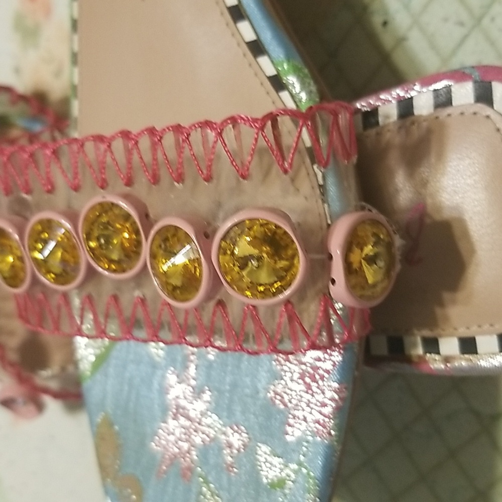 Sandals - Picture 4 of 4